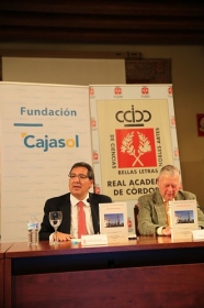 Firma de convenio 2018 entre la Real Academia de Córdoba y la Fundación Cajasol (4) • <a style="font-size:0.8em;" href="http://www.flickr.com/photos/129072575@N05/26960361178/" target="_blank">View on Flickr</a>