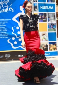 'Cajasol de Volantes': Desfile moda flamenca 2018 en Huelva (11) • <a style="font-size:0.8em;" href="http://www.flickr.com/photos/129072575@N05/40102293120/" target="_blank">View on Flickr</a>