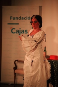 Del Teatro al Cole 2018 en Córdoba: 'Sinsabores de una bata de cola' (3) • <a style="font-size:0.8em;" href="http://www.flickr.com/photos/129072575@N05/29608049797/" target="_blank">View on Flickr</a>