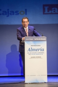 Desayuno La Voz de Almería: Juanma Moreno (3) • <a style="font-size:0.8em;" href="http://www.flickr.com/photos/129072575@N05/35398443181/" target="_blank">View on Flickr</a>