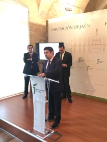Presentación del I Premio Internacional ‘Diario Jaén’ de Poesía (12) • <a style="font-size:0.8em;" href="http://www.flickr.com/photos/129072575@N05/25913774817/" target="_blank">View on Flickr</a>