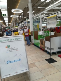 Campaña de donación de alimentos 'Andaluces Compartiendo' en Sevilla (2) • <a style="font-size:0.8em;" href="http://www.flickr.com/photos/129072575@N05/49946076407/" target="_blank">View on Flickr</a>