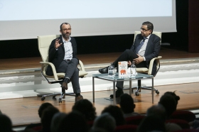 Aula Cultura ABC de Sevilla: Rafael Santandreu (8) • <a style="font-size:0.8em;" href="http://www.flickr.com/photos/129072575@N05/31637777265/" target="_blank">View on Flickr</a>