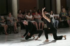 Espectáculo 'Bailar contigo' en la Fundación Cajasol (7) • <a style="font-size:0.8em;" href="http://www.flickr.com/photos/129072575@N05/42244182784/" target="_blank">View on Flickr</a>