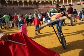 V Jornada de Puertas Abiertas en la Maestranza (2) • <a style="font-size:0.8em;" href="http://www.flickr.com/photos/129072575@N05/41279608081/" target="_blank">View on Flickr</a>