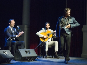 Jueves Flamencos de la Fundación Cajasol en Sevilla: Jesús Méndez (16) • <a style="font-size:0.8em;" href="http://www.flickr.com/photos/129072575@N05/41018073660/" target="_blank">View on Flickr</a>