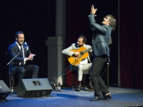 Jueves Flamencos de la Fundación Cajasol en Sevilla: Jesús Méndez (12) • <a style="font-size:0.8em;" href="http://www.flickr.com/photos/129072575@N05/41018073230/" target="_blank">View on Flickr</a>