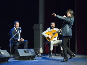 Jueves Flamencos de la Fundación Cajasol en Sevilla: Jesús Méndez (14) • <a style="font-size:0.8em;" href="http://www.flickr.com/photos/129072575@N05/42110915414/" target="_blank">View on Flickr</a>