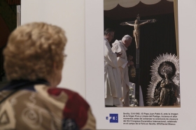Exposición 'Un Santo en Sevilla. 25 años, 25 huellas del Papa Juan Pablo II' (15) • <a style="font-size:0.8em;" href="http://www.flickr.com/photos/129072575@N05/28637046668/" target="_blank">View on Flickr</a>