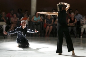 Espectáculo 'Bailar contigo' en la Fundación Cajasol (5) • <a style="font-size:0.8em;" href="http://www.flickr.com/photos/129072575@N05/42244182634/" target="_blank">View on Flickr</a>