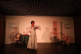 Del Teatro al Cole 2018 en Córdoba: 'Sinsabores de una bata de cola' • <a style="font-size:0.8em;" href="http://www.flickr.com/photos/129072575@N05/30675905198/" target="_blank">View on Flickr</a>