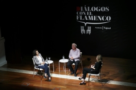 'Diálogos con el flamenco' en Sevilla: Rocío Márquez y Rosa Torres (7) • <a style="font-size:0.8em;" href="http://www.flickr.com/photos/129072575@N05/44161032855/" target="_blank">View on Flickr</a>