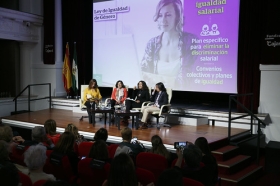 Jornada informativa sobre la Ley de Igualdad de Género de Andalucía (7) • <a style="font-size:0.8em;" href="http://www.flickr.com/photos/129072575@N05/44985029514/" target="_blank">View on Flickr</a>