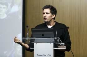 Conferencia de César Bona en la Fundación Cajasol (14) • <a style="font-size:0.8em;" href="http://www.flickr.com/photos/129072575@N05/43758802700/" target="_blank">View on Flickr</a>