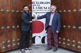 'Diálogos con el Flamenco' en la Fundación Cajasol: Miguel Poveda e Ian Gibson (17) • <a style="font-size:0.8em;" href="http://www.flickr.com/photos/129072575@N05/43775009730/" target="_blank">View on Flickr</a>