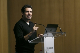Conferencia de César Bona en la Fundación Cajasol (17) • <a style="font-size:0.8em;" href="http://www.flickr.com/photos/129072575@N05/43758803040/" target="_blank">View on Flickr</a>