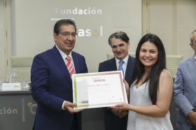 Entrega de las becas taller de oficio 2017 de la Fundación MAS en la Fundación Cajasol (38) • <a style="font-size:0.8em;" href="http://www.flickr.com/photos/129072575@N05/33759696073/" target="_blank">View on Flickr</a>