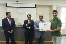 Entrega de las becas taller de oficio 2017 de la Fundación MAS en la Fundación Cajasol (40) • <a style="font-size:0.8em;" href="http://www.flickr.com/photos/129072575@N05/33759696243/" target="_blank">View on Flickr</a>