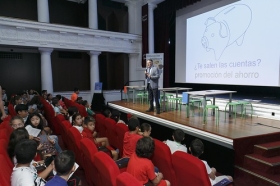 Día de la Educación Financiera 2017 en la Fundación Cajasol (25) • <a style="font-size:0.8em;" href="http://www.flickr.com/photos/129072575@N05/37438492732/" target="_blank">View on Flickr</a>