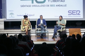 Antonio Pulido, presidente de la Fundación Cajasol, inauguró esta nueva cita organizada por la Cadena SER Andalucía con el secretario general de Podemos y la coordinadora andaluza • <a style="font-size:0.8em;" href="http://www.flickr.com/photos/129072575@N05/37806867321/" target="_blank">View on Flickr</a>