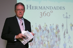 Presentación del libro 'Hermandades 360º' en la Fundación Cajasol (5) • <a style="font-size:0.8em;" href="http://www.flickr.com/photos/129072575@N05/37100890203/" target="_blank">View on Flickr</a>