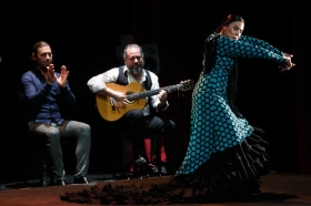 Jueves Flamencos: Asunción Pérez ‘Choni’ & David Pérez en 'De2' (36) • <a style="font-size:0.8em;" href="http://www.flickr.com/photos/129072575@N05/39067480391/" target="_blank">View on Flickr</a>