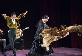Jueves Flamencos: Asunción Pérez ‘Choni’ & David Pérez en 'De2' (8) • <a style="font-size:0.8em;" href="http://www.flickr.com/photos/129072575@N05/25200901308/" target="_blank">View on Flickr</a>