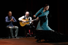 Jueves Flamencos: Asunción Pérez ‘Choni’ & David Pérez en 'De2' (42) • <a style="font-size:0.8em;" href="http://www.flickr.com/photos/129072575@N05/39067481401/" target="_blank">View on Flickr</a>