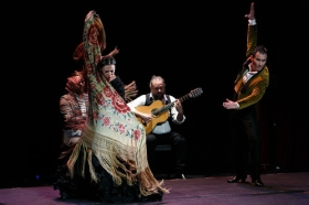 Jueves Flamencos: Asunción Pérez ‘Choni’ & David Pérez en 'De2' (47) • <a style="font-size:0.8em;" href="http://www.flickr.com/photos/129072575@N05/24206421717/" target="_blank">View on Flickr</a>