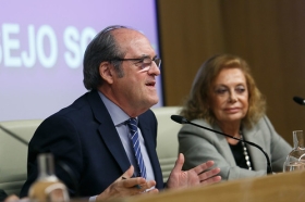 Conferencia de Ángel Gabilondo en la Fundación Cajasol (6) • <a style="font-size:0.8em;" href="http://www.flickr.com/photos/129072575@N05/24972586728/" target="_blank">View on Flickr</a>