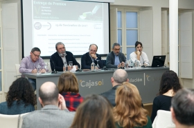 Entrega de premios del V Concurso de relatos literarios 'Alberto Fernández Ballesteros' en la Fundación Cajasol (4) • <a style="font-size:0.8em;" href="http://www.flickr.com/photos/129072575@N05/24541271518/" target="_blank">View on Flickr</a>