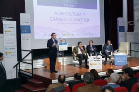 Foro Agrícola: Agricultura y Cambio Climático en la Fundación Cajasol (43) • <a style="font-size:0.8em;" href="http://www.flickr.com/photos/129072575@N05/39759359962/" target="_blank">View on Flickr</a>