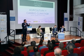 Foro Agrícola: Agricultura y Cambio Climático en la Fundación Cajasol (14) • <a style="font-size:0.8em;" href="http://www.flickr.com/photos/129072575@N05/25918749508/" target="_blank">View on Flickr</a>