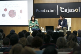 Presentación del libro 'Recetas para vivir con salud' de Odile Fernández, en la Fundación Cajasol (7) • <a style="font-size:0.8em;" href="http://www.flickr.com/photos/129072575@N05/40705850161/" target="_blank">View on Flickr</a>