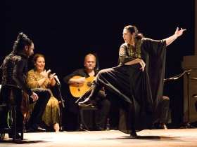 Jueves Flamencos de la Fundación Cajasol en Sevilla: Amador Rojas y Carmen Ledesma (10) • <a style="font-size:0.8em;" href="http://www.flickr.com/photos/129072575@N05/40256629084/" target="_blank">View on Flickr</a>