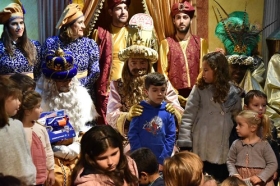 Entrega de juguetes de Reyes Magos 2019 en Cádiz (12) • <a style="font-size:0.8em;" href="http://www.flickr.com/photos/129072575@N05/46615036081/" target="_blank">View on Flickr</a>