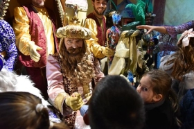 Entrega de juguetes de Reyes Magos 2019 en Cádiz (4) • <a style="font-size:0.8em;" href="http://www.flickr.com/photos/129072575@N05/32740805458/" target="_blank">View on Flickr</a>
