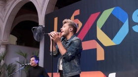 Los 40 Stage en Sevilla: Blas Cantó (22) • <a style="font-size:0.8em;" href="http://www.flickr.com/photos/129072575@N05/48019222517/" target="_blank">View on Flickr</a>