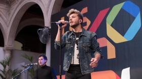 Los 40 Stage en Sevilla: Blas Cantó (21) • <a style="font-size:0.8em;" href="http://www.flickr.com/photos/129072575@N05/48019222542/" target="_blank">View on Flickr</a>