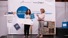 Entrega de premios del VI concurso 'Mi libro preferido' en la Fundación Cajasol (2) • <a style="font-size:0.8em;" href="http://www.flickr.com/photos/129072575@N05/48137007126/" target="_blank">View on Flickr</a>
