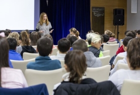 Taller sobre Fake News para escolares en Huelva • <a style="font-size:0.8em;" href="http://www.flickr.com/photos/129072575@N05/49116951667/" target="_blank">View on Flickr</a>