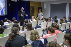 Taller sobre Fake News para escolares en Huelva (3) • <a style="font-size:0.8em;" href="http://www.flickr.com/photos/129072575@N05/49116951882/" target="_blank">View on Flickr</a>