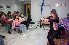 ‘Los Viernes en Familia’ de la Fundación Cajasol en Huelva: Cuentos del Señor Don Nadie (4) • <a style="font-size:0.8em;" href="http://www.flickr.com/photos/129072575@N05/49145312996/" target="_blank">View on Flickr</a>