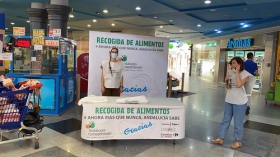 Campaña de donación de alimentos 'Andaluces Compartiendo' en El Puerto (2) • <a style="font-size:0.8em;" href="http://www.flickr.com/photos/129072575@N05/49945285253/" target="_blank">View on Flickr</a>