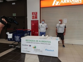 Campaña de donación de alimentos 'Andaluces Compartiendo' en Huelva (5) • <a style="font-size:0.8em;" href="http://www.flickr.com/photos/129072575@N05/49946075207/" target="_blank">View on Flickr</a>