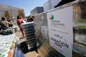 Donación de alimentos 2020 de Andaluces Compartiendo (30) • <a style="font-size:0.8em;" href="http://www.flickr.com/photos/129072575@N05/50471853451/" target="_blank">View on Flickr</a>