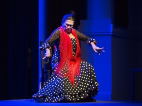 Jueves Flamencos de la Fundación Cajasol en Sevilla: Pepa Montes y Ricardo Miño (3) • <a style="font-size:0.8em;" href="http://www.flickr.com/photos/129072575@N05/40271396943/" target="_blank">View on Flickr</a>