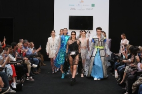 Andalucía de Moda 2019: Desfile 'Synthetic Aesthetic' en la Fundación Cajasol • <a style="font-size:0.8em;" href="http://www.flickr.com/photos/129072575@N05/40455654823/" target="_blank">View on Flickr</a>