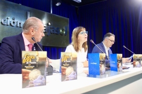 Presentación 'Gota a Gota de Pasión' 2018 en Huelva (6) • <a style="font-size:0.8em;" href="http://www.flickr.com/photos/129072575@N05/39214702450/" target="_blank">View on Flickr</a>