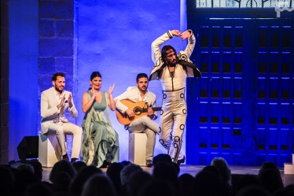 Ciclo Cajasol: Flamenco en la Bodega con Eduardo Guerrero y 'Faro' (4) • <a style="font-size:0.8em;" href="http://www.flickr.com/photos/129072575@N05/40937393131/" target="_blank">View on Flickr</a>